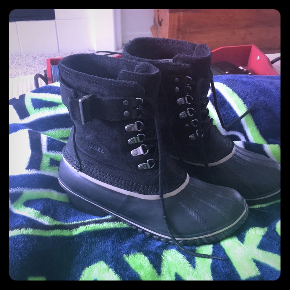 Sorel boots! Worn around 4 times..like new🥾😀